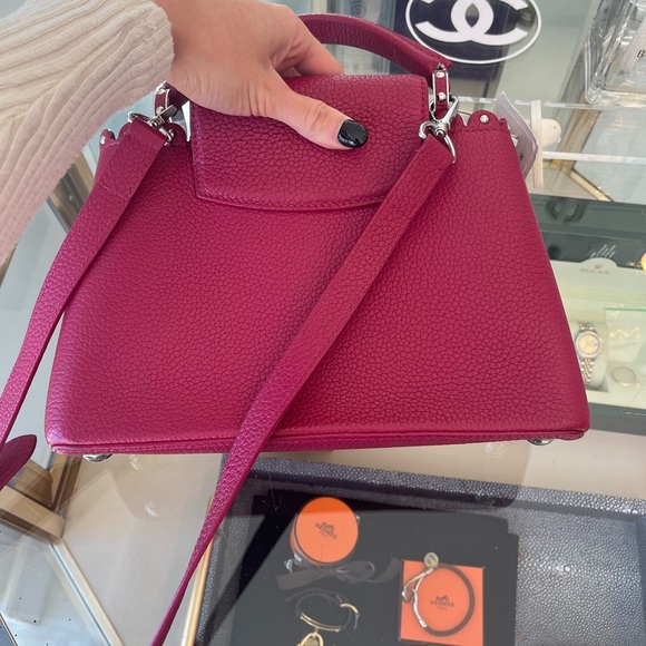 Louis Vuitton Capucines Burgundy Leather Crossbody - Picture 4 of 6